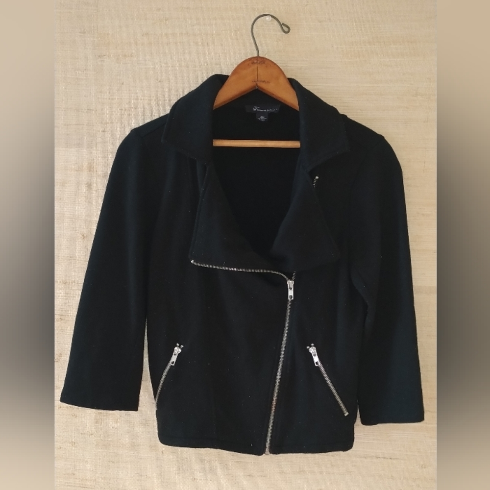Forever 21 Versatile Black Jacket With Zipper Details (M)